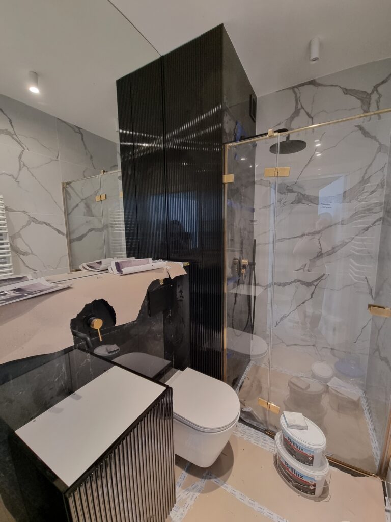 Prace wykończeniowe w łazience apartamentu 90m², SM STUDIO